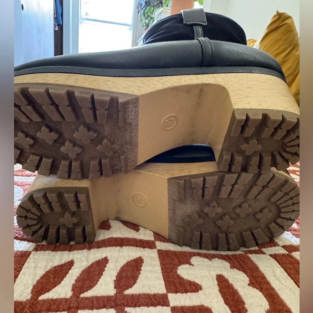 Universal Thread Fleece Lined Clog Boots